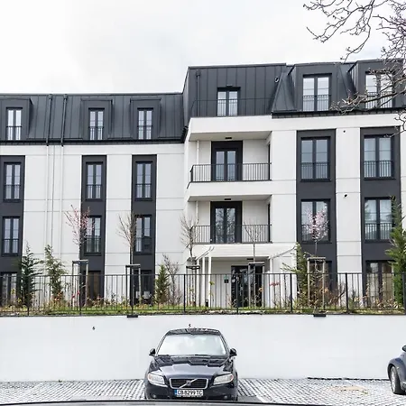 With Free Parking Daire