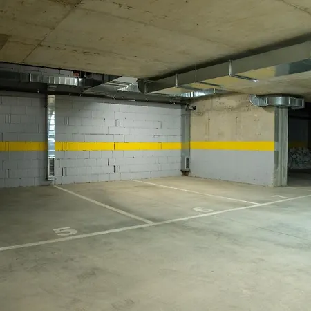With Free Parking Daire